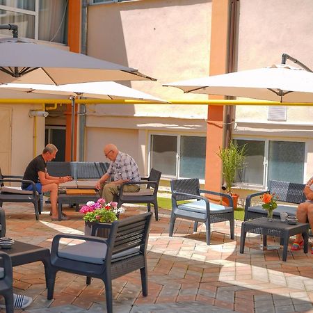 Hotel Turist Pucioasa Buitenkant foto
