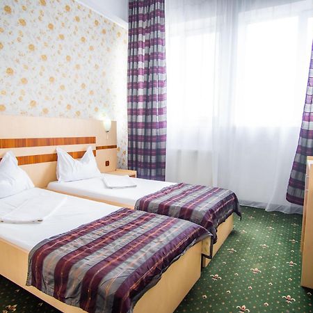Hotel Turist Pucioasa Buitenkant foto
