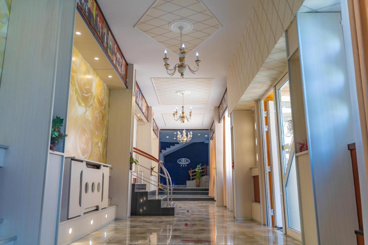 Hotel Turist Pucioasa Buitenkant foto