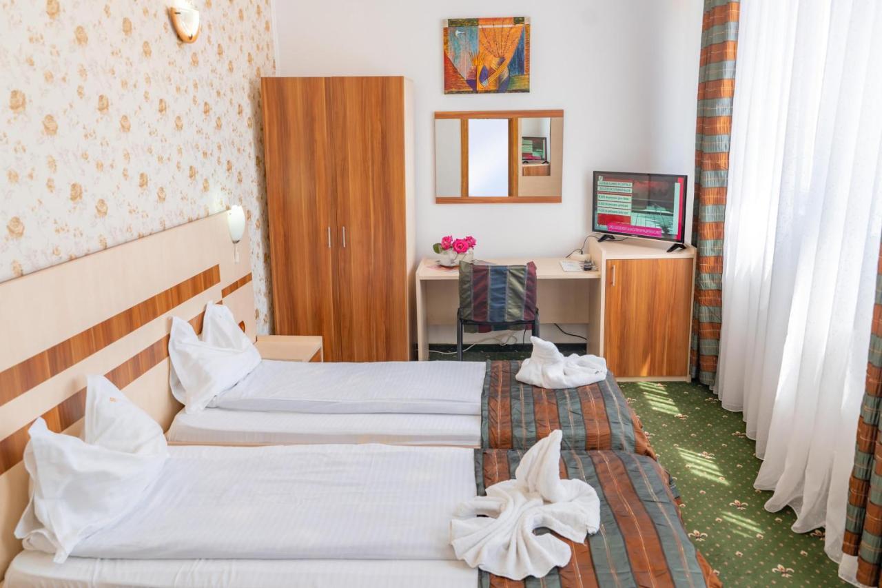 Hotel Turist Pucioasa Buitenkant foto