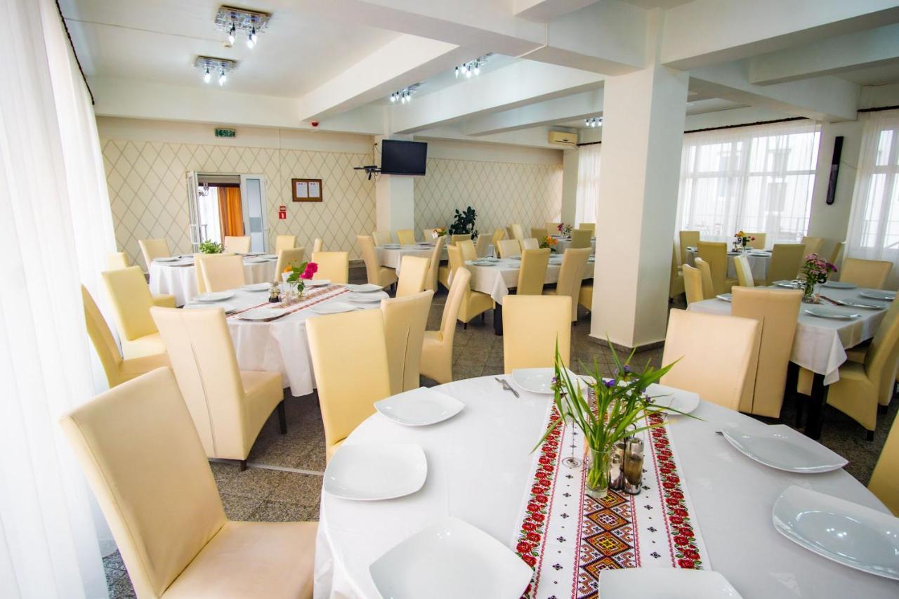 Hotel Turist Pucioasa Buitenkant foto
