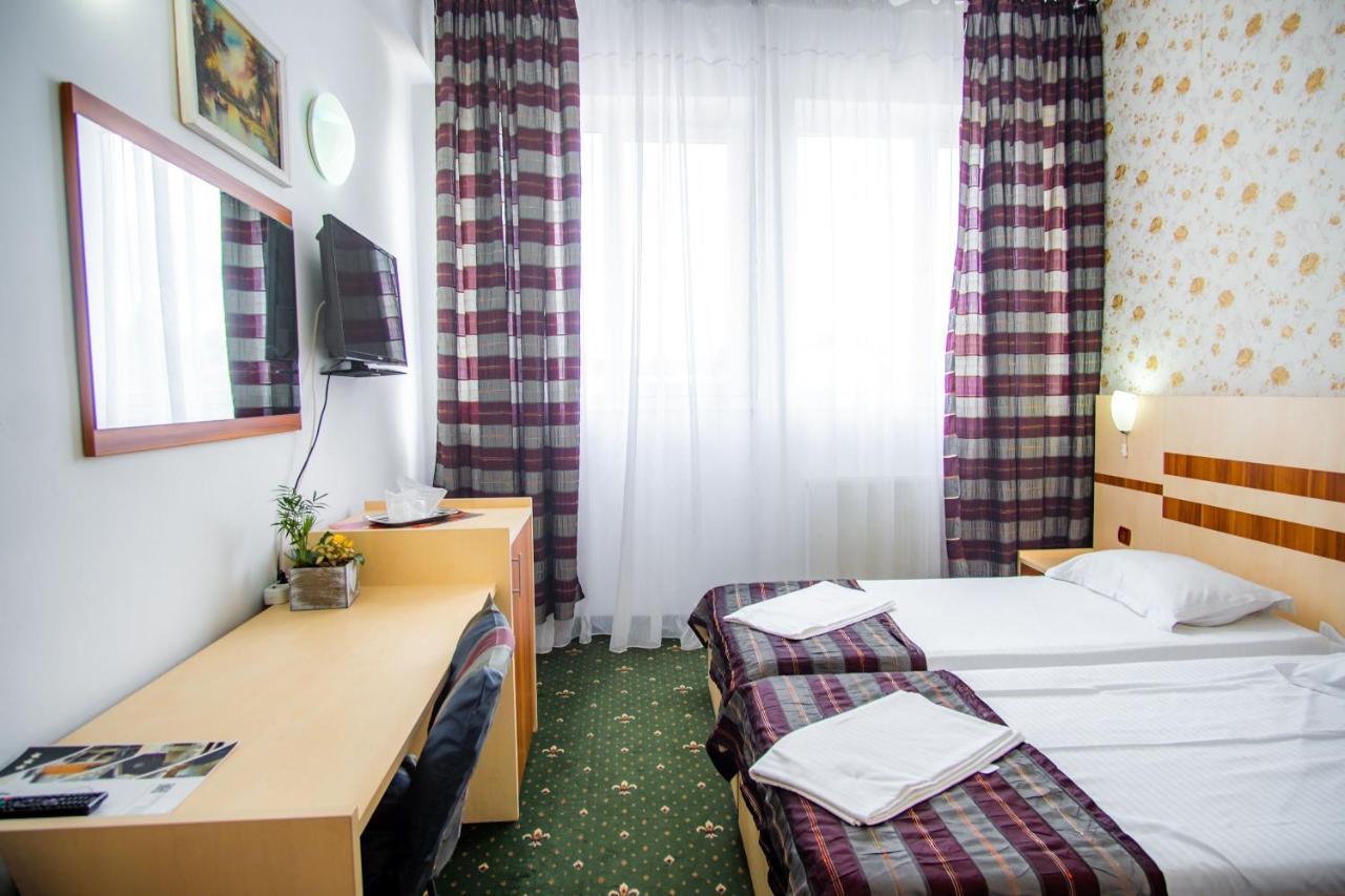 Hotel Turist Pucioasa Buitenkant foto