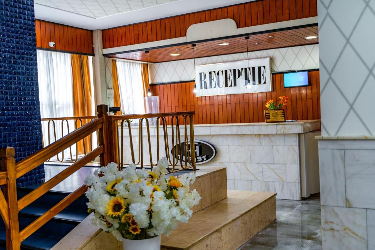 Hotel Turist Pucioasa Buitenkant foto