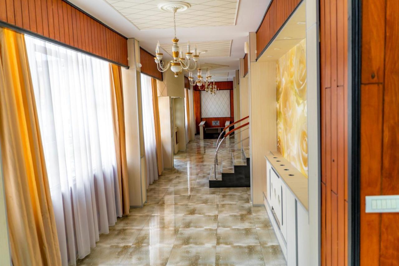 Hotel Turist Pucioasa Buitenkant foto