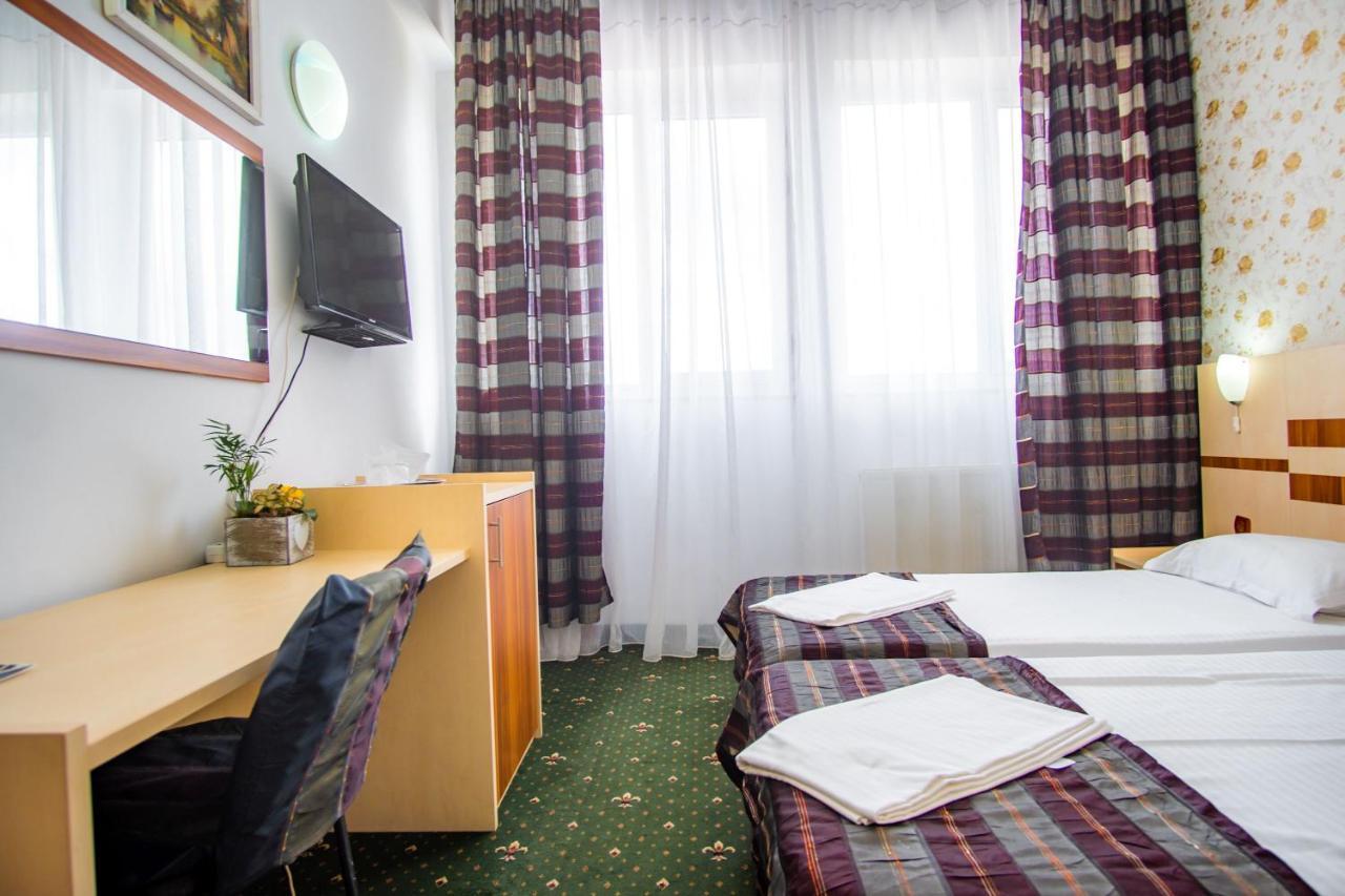 Hotel Turist Pucioasa Buitenkant foto