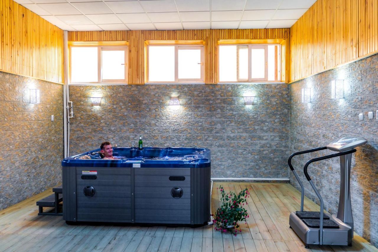 Hotel Turist Pucioasa Buitenkant foto
