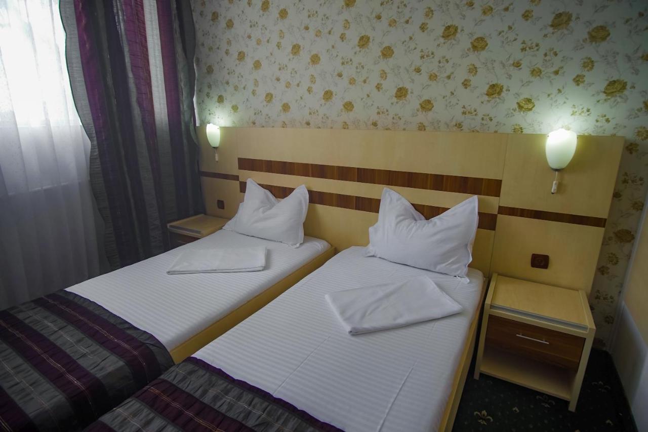 Hotel Turist Pucioasa Buitenkant foto