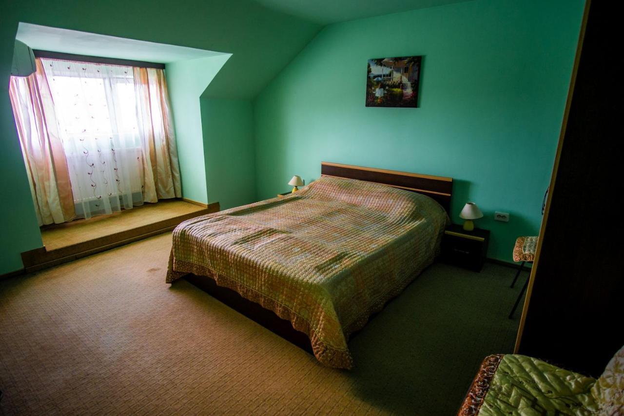 Hotel Turist Pucioasa Buitenkant foto