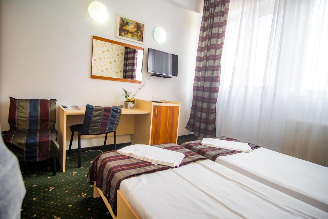 Hotel Turist Pucioasa Buitenkant foto