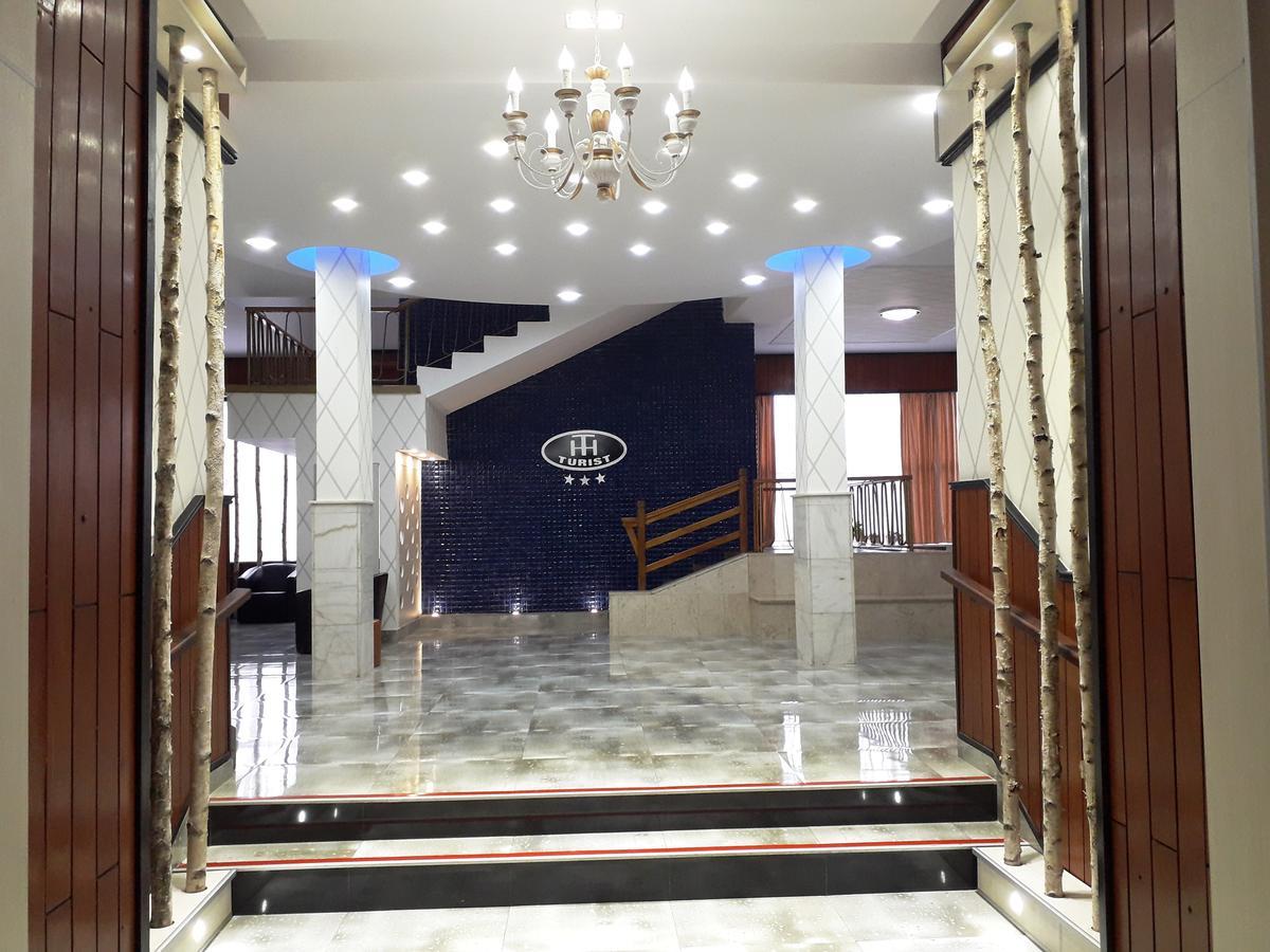 Hotel Turist Pucioasa Buitenkant foto
